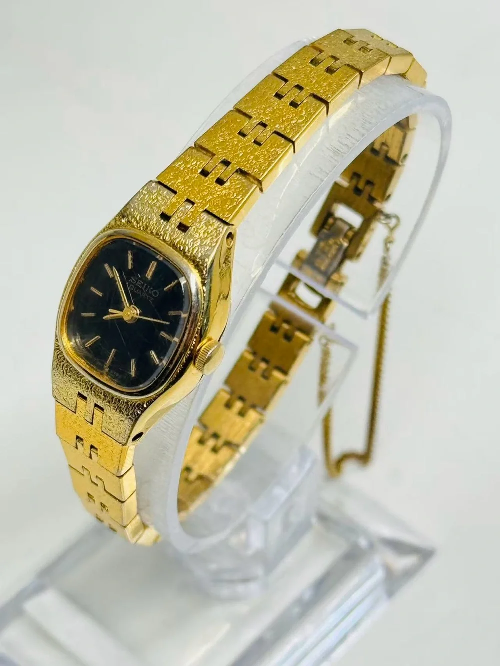 Vintage Seiko Quartz Ladies Gold Tone Black Dial Watch Runs New Battery